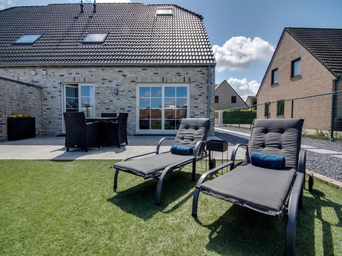 Modern Holiday Home In De Haan With Garden Exterior photo